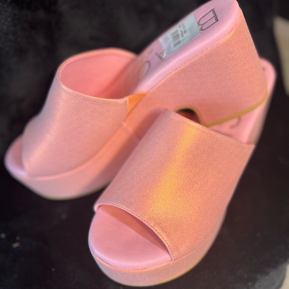 🩷🧡👡Beach by Matisse "Frosted Coral" Shimmer Chunky Platform Sandals
SZ 10 NWT🧡🩷 - Picture 5 of 14